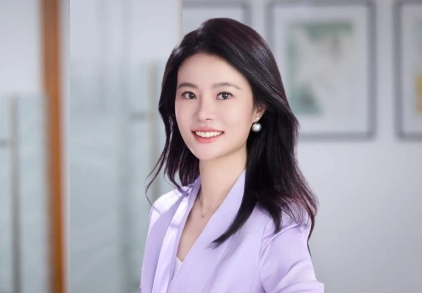 Sabrina Zhou